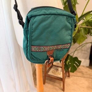 Vintage Caribou Green Canvas Crossbody Bag Leather Trim Outdoor Travel Pouch